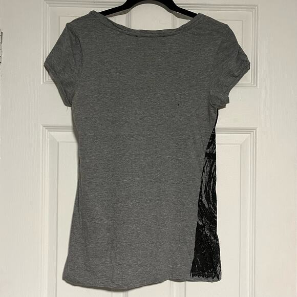 Forever 21 Embellished Graphic Face Tee - Size M - Picture 6 of 8